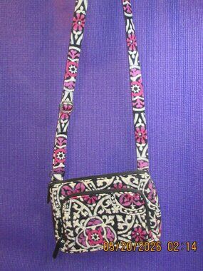 RETIRED~~~VERA BRADLEY BAG IN THE "SCROLL MEDALLION" PATTERN CROSSBODY~ADORABLE